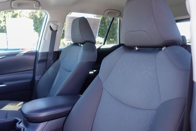 2024 Toyota RAV4 XLE - Photo 27
