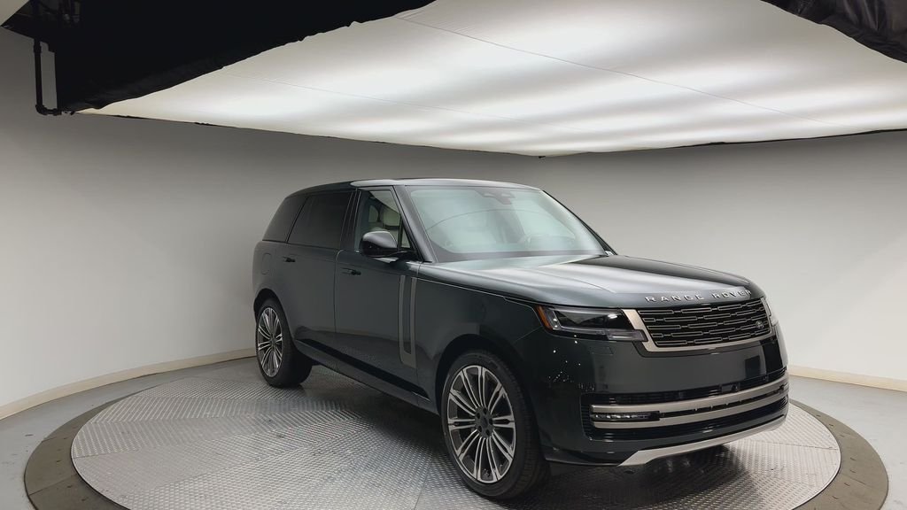 New 2026 Belgravia Green Land Rover SE image 8