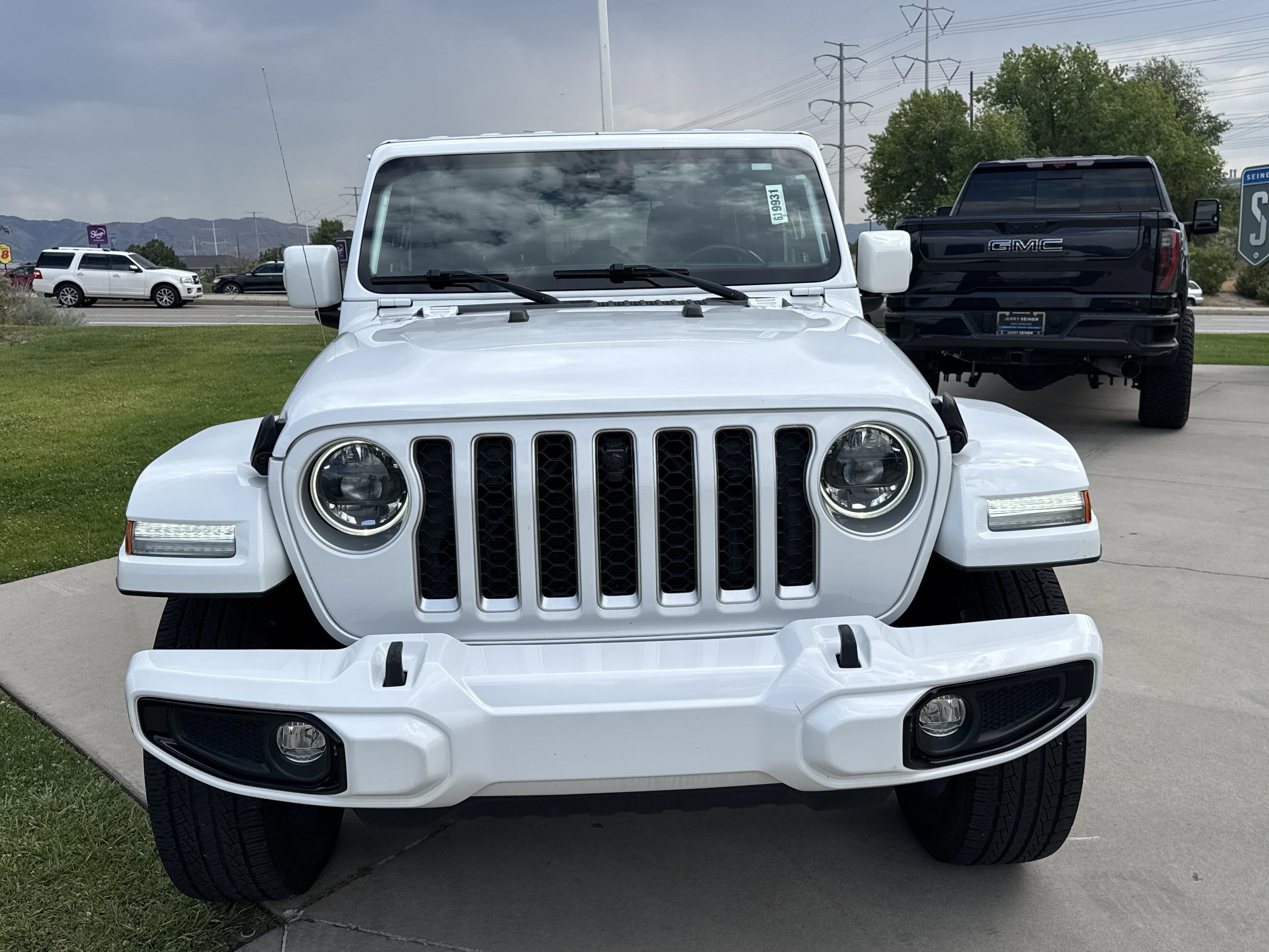 Used 2023 Bright White Clearcoat Jeep High Altitude image 9