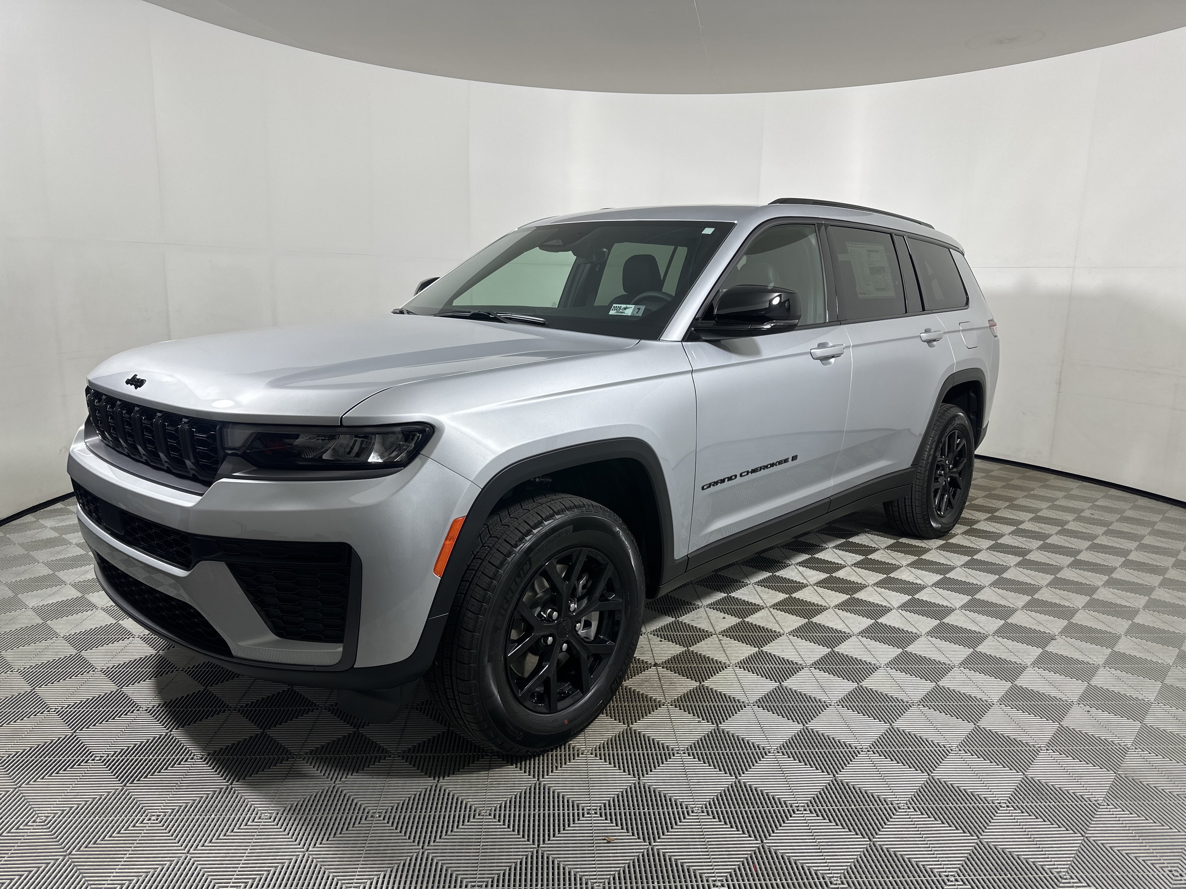 New 2026 Silver Zynith Jeep Laredo Altitude image 3