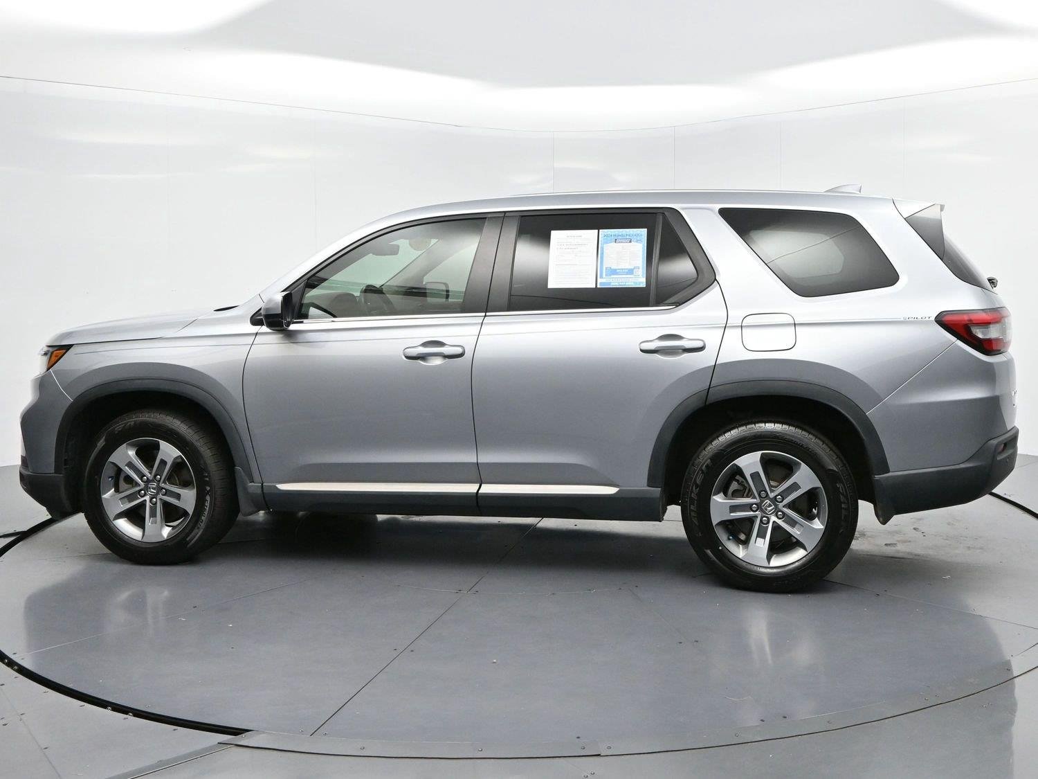 Used 2024 Lunar Silver Metallic Honda EX-L image 4