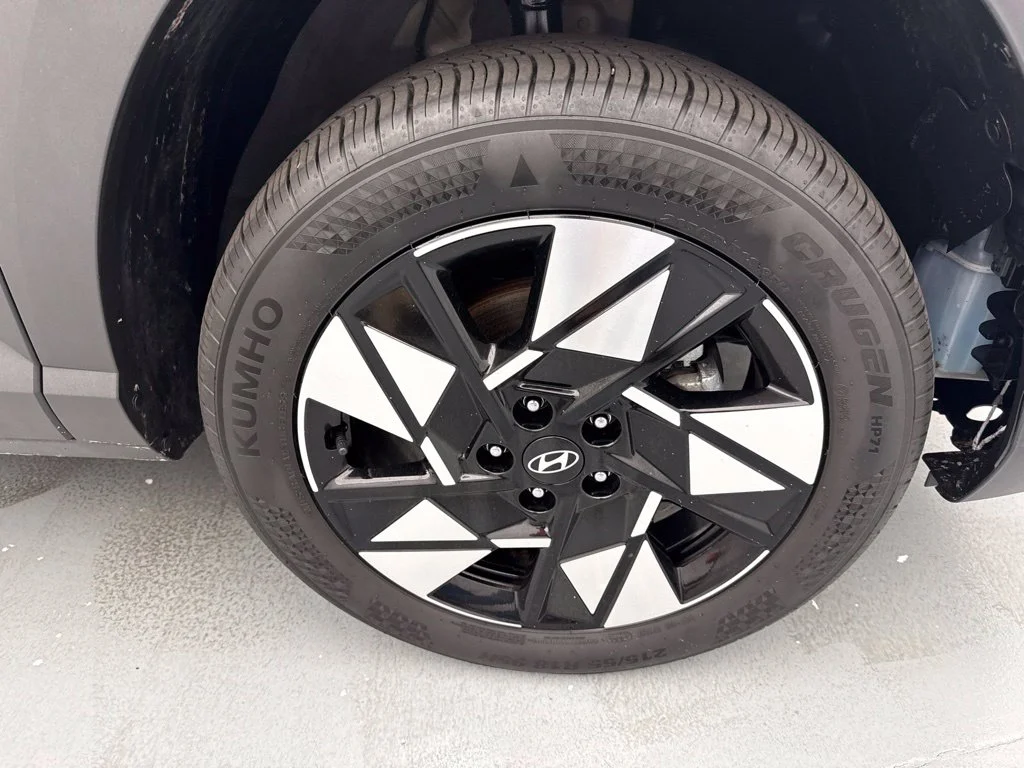 2024 Hyundai Kona SEL SUV Slide 11