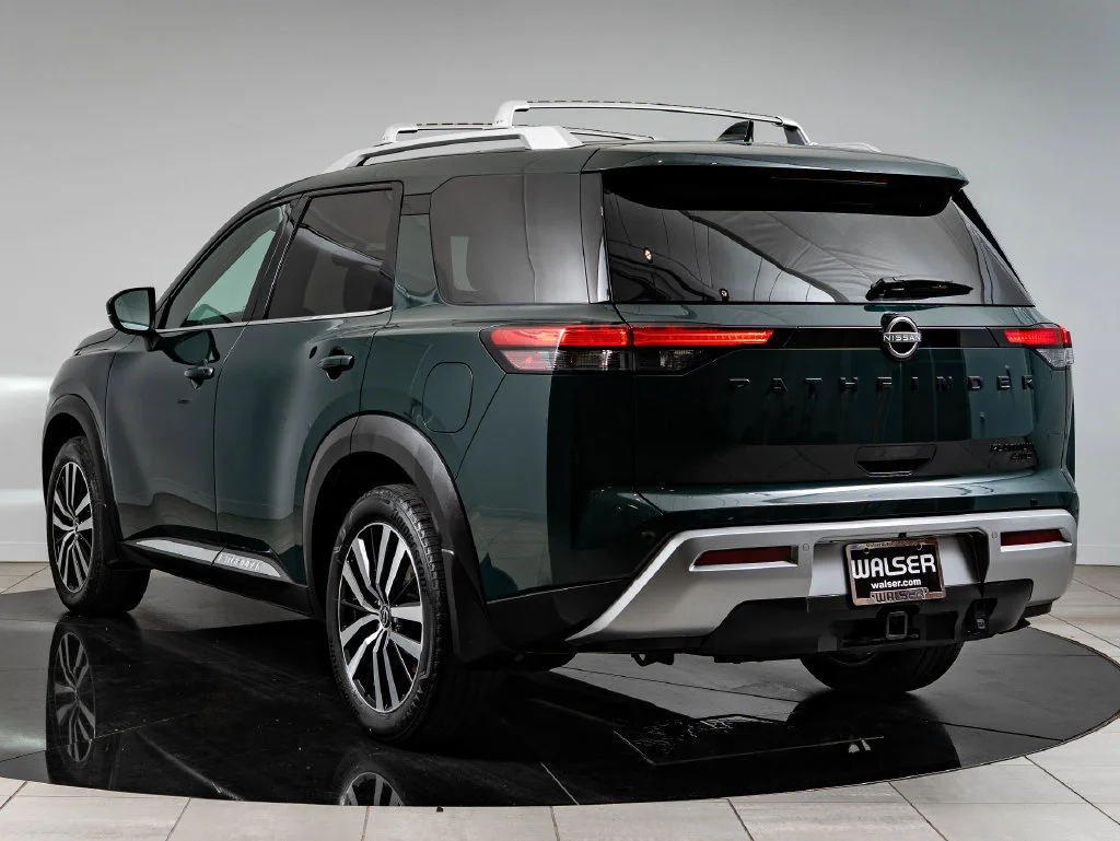 Used 2023 Obsidian Green Pearl Nissan Platinum image 6