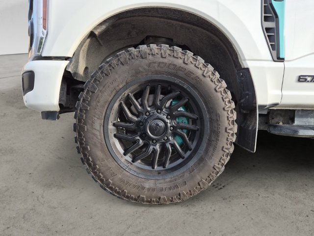 Used 2024 White Ford Lariat image 9