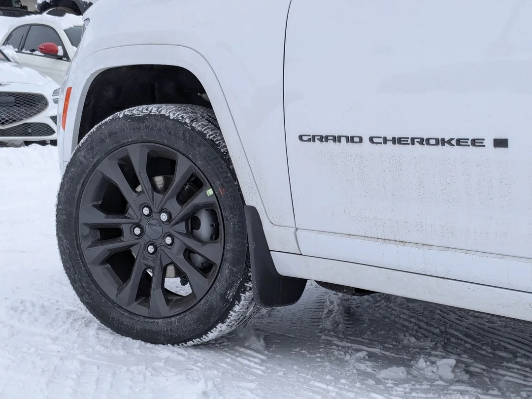 New 2026 White Jeep Limited Reserve - - 4x4 - Nappa Leather - Ventilated Seats - Trailer Tow Pack & More! image 9