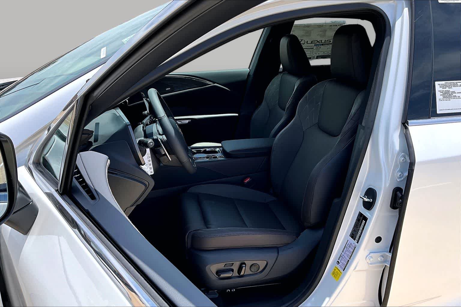 New 2026 Eminent White Pearl Lexus LUXURY image 9