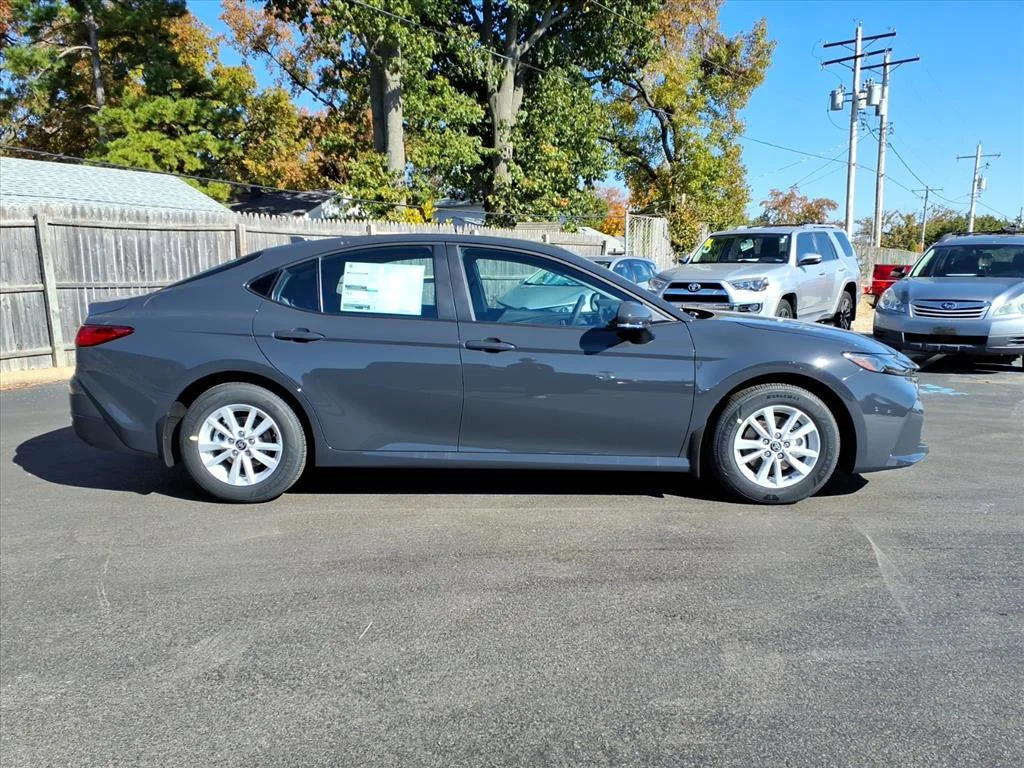 2026 Toyota Camry LE - Photo 7