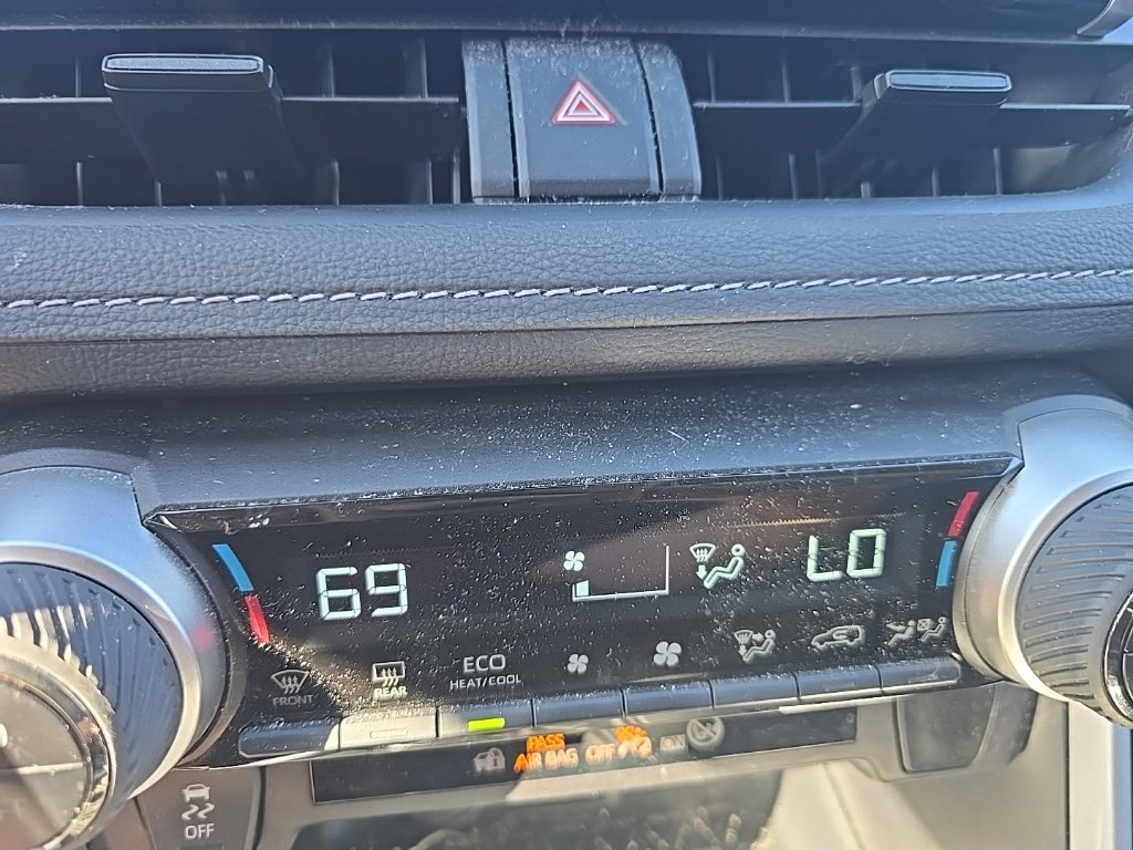 Used 2025  Toyota XLE image 16