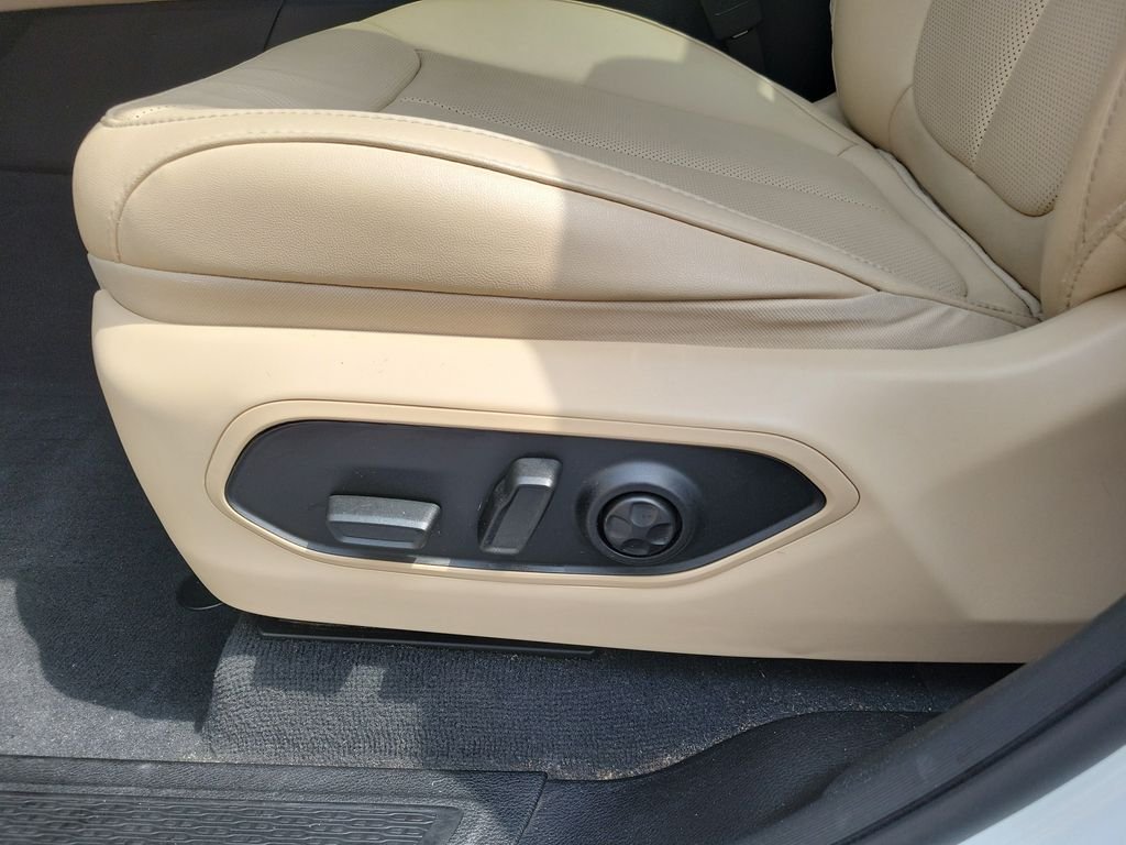 Used 2024 White Jeep Limited image 24