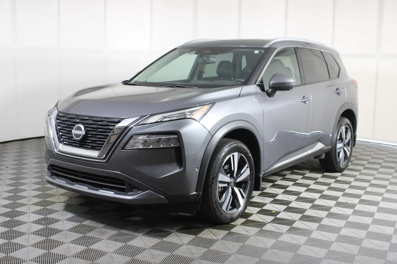 Used 2023 Gray Nissan SL image 3