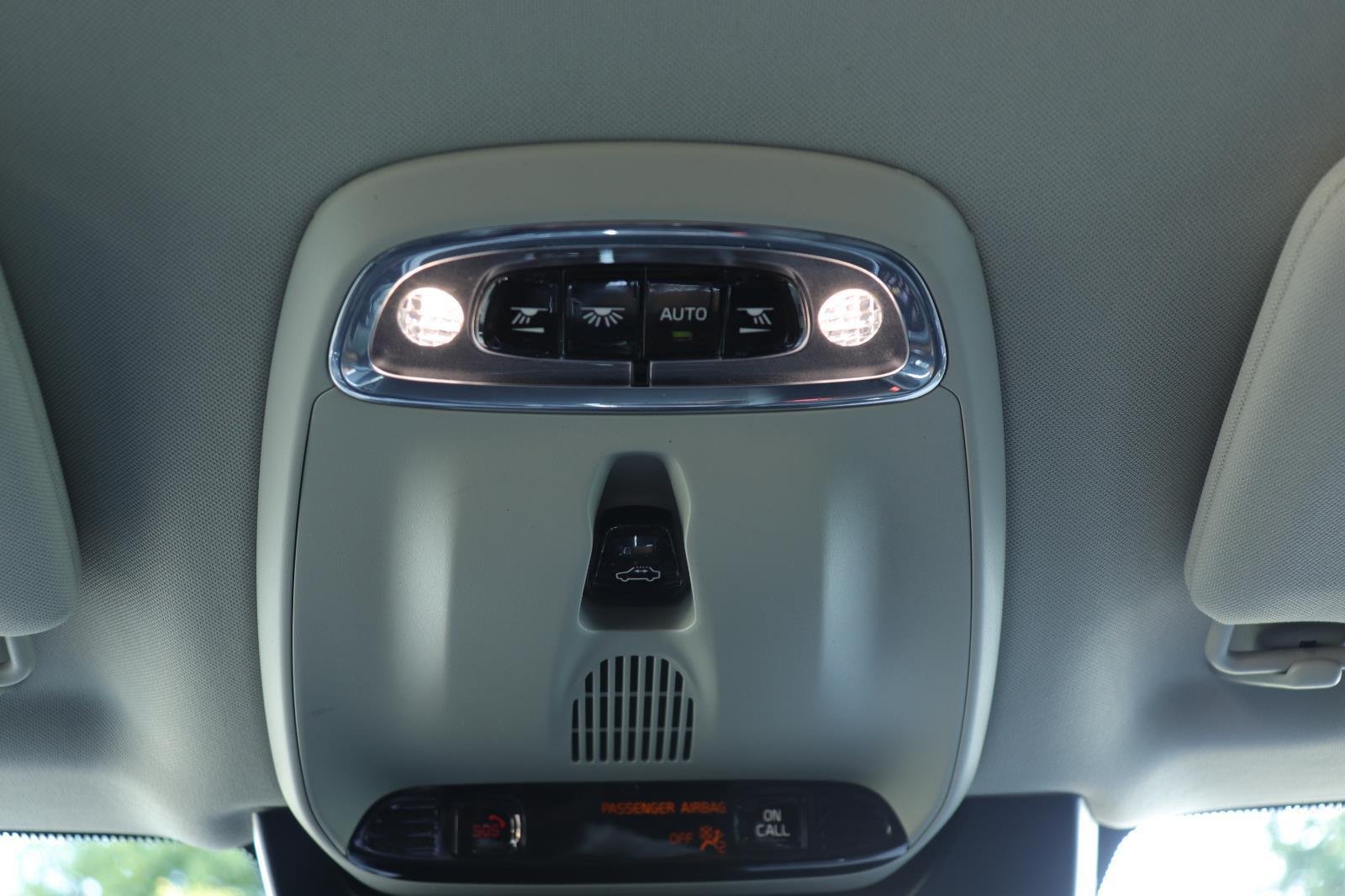 Used 2022 Savile Grey Metallic Volvo Momentum image 25