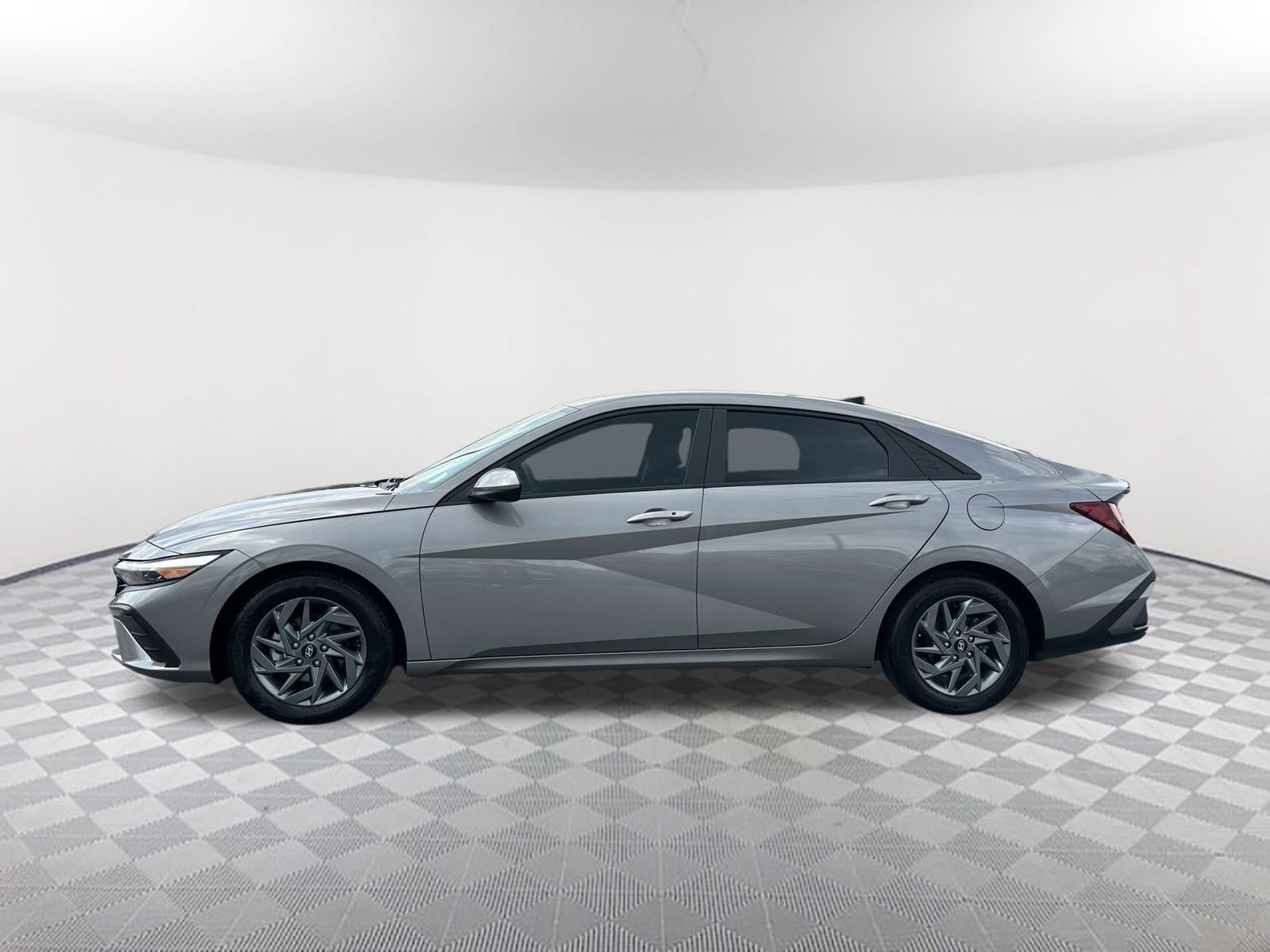 Used 2024 Fluid Metal Hyundai SEL image 8