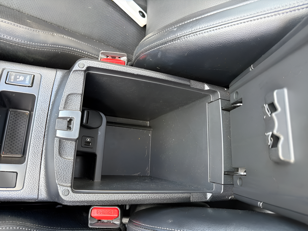Used 2022 Silver Nissan SL image 41