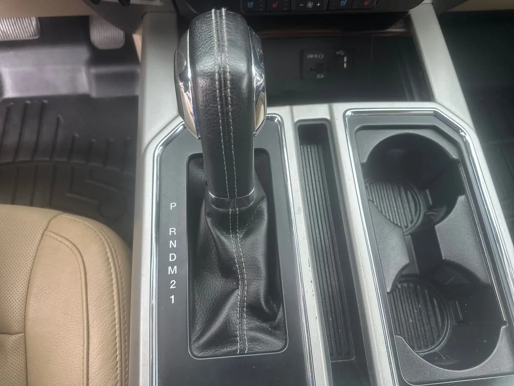 Used 2015  Ford Lariat image 13