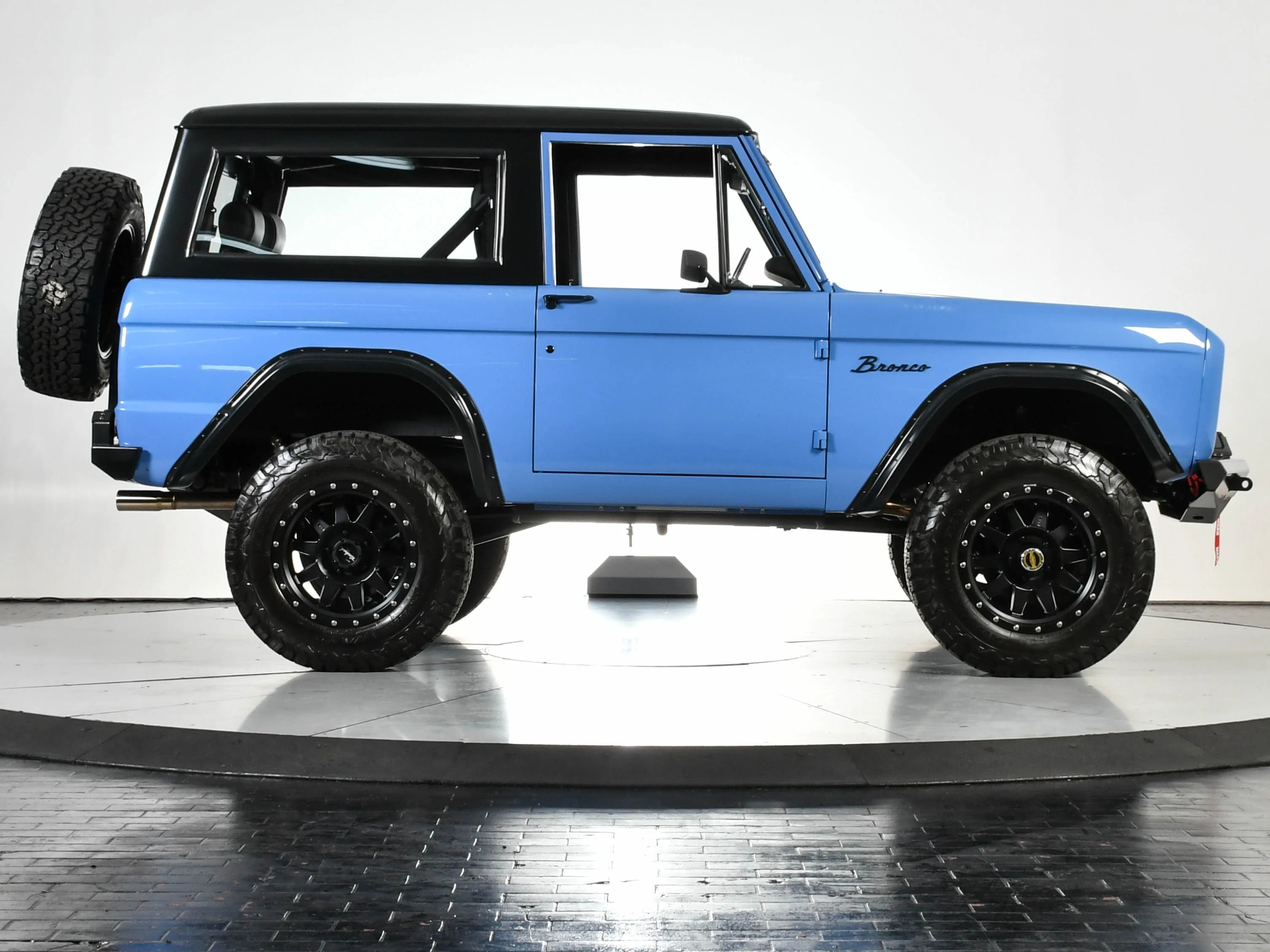 Used 1971 Lake Blue Ford Kindred Trail Edition image 6