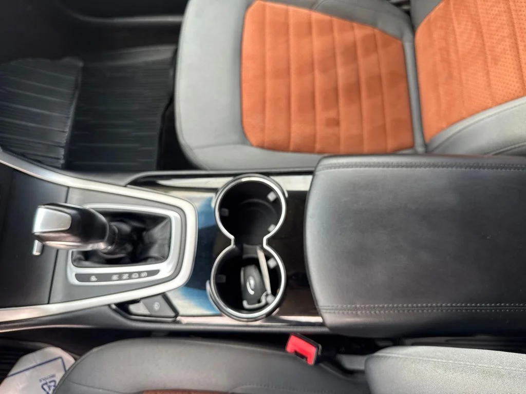 Used 2018 Shadow Black Ford SEL image 20