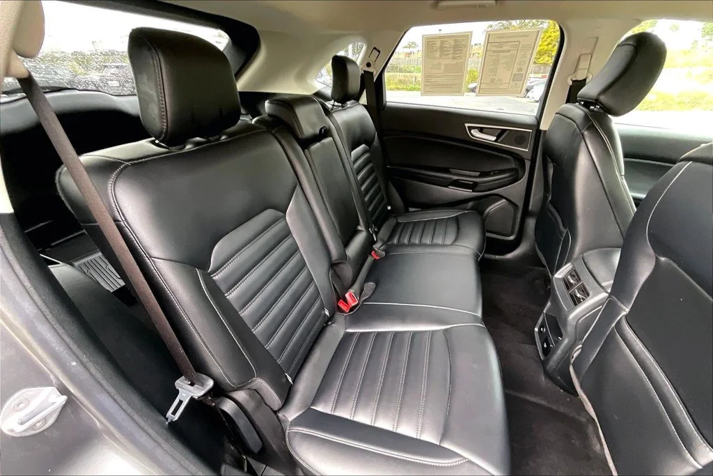 Used 2022 Gray Ford SEL image 27
