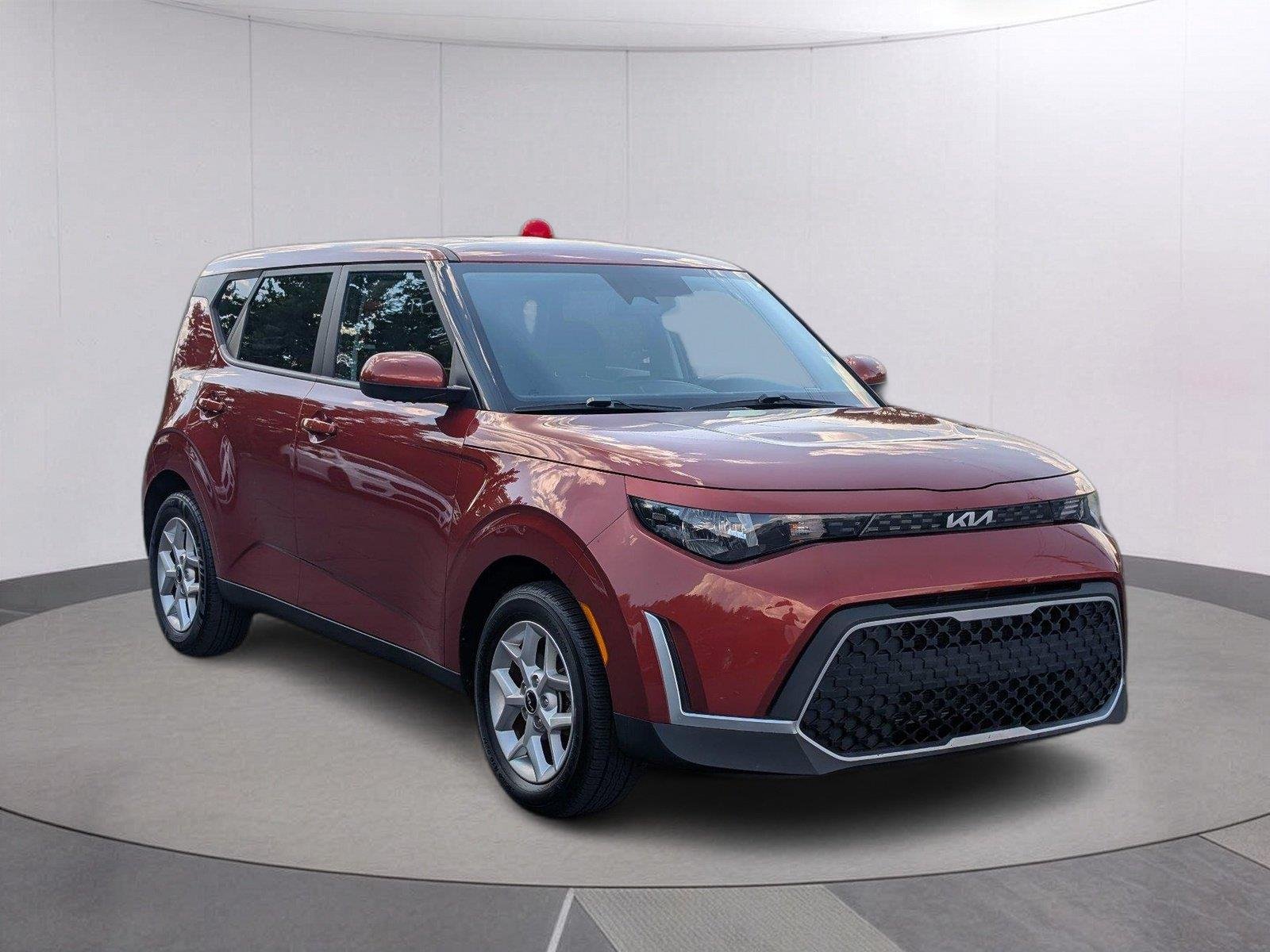 Used 2024 Mars Orange Kia LX image 7