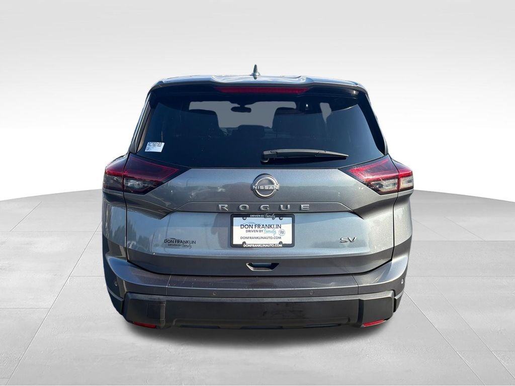 Used 2024 Gray Nissan SV image 5
