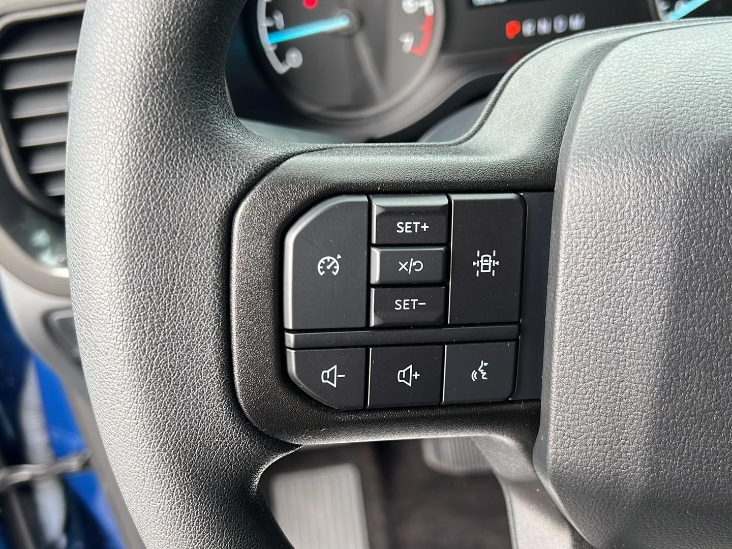 Used 2023 Atlas Blue Ford XL image 9