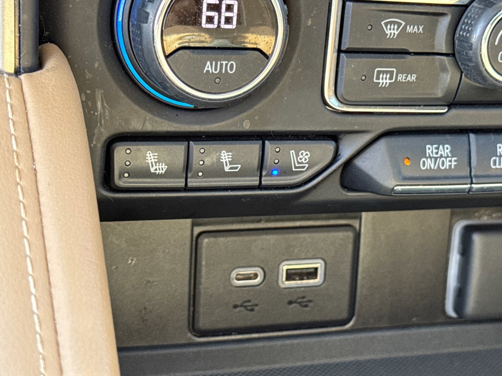 Used 2021 Iridescent Pearl Tricoat Chevrolet Premier image 36