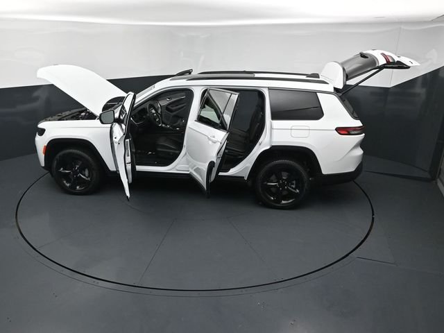 New 2026 Bright White Clear-Coat Exterior Paint Jeep Limited image 27