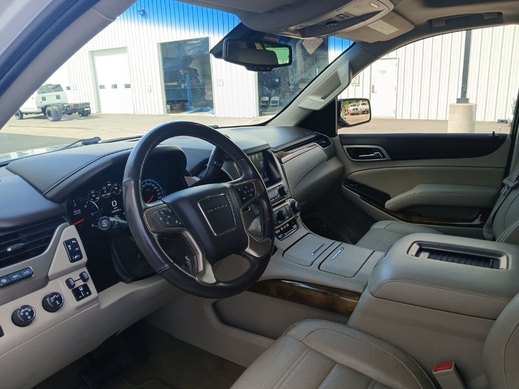 Used 2017 White GMC Denali image 34
