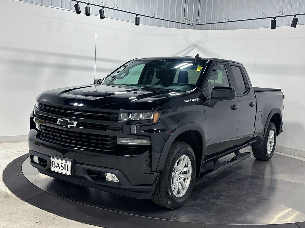 Used 2019 BLACK Chevrolet RST image 9