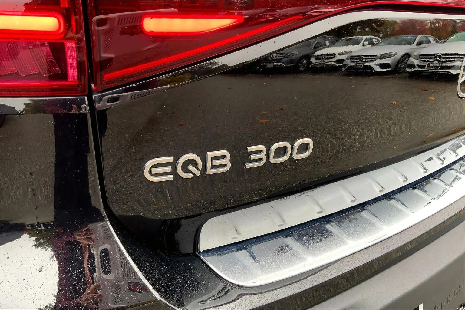 Used 2024 Night Black Mercedes-Benz EQB 300 image 9