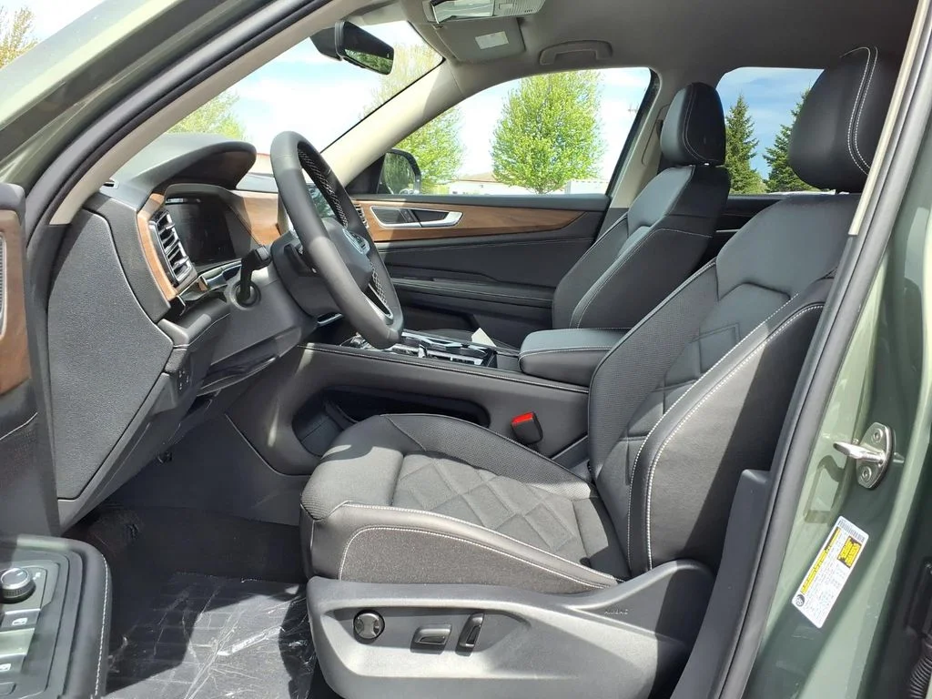 New 2026 Avocado Green Pearl Volkswagen 2.0T SE w/Technology image 10