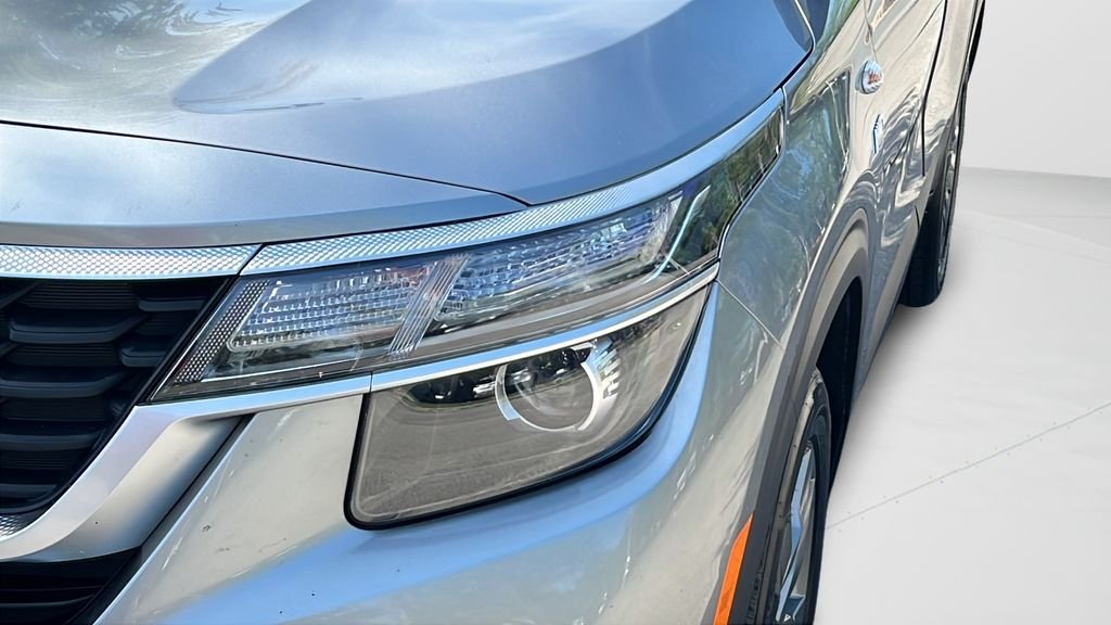Used 2021 Gray Kia LX image 9