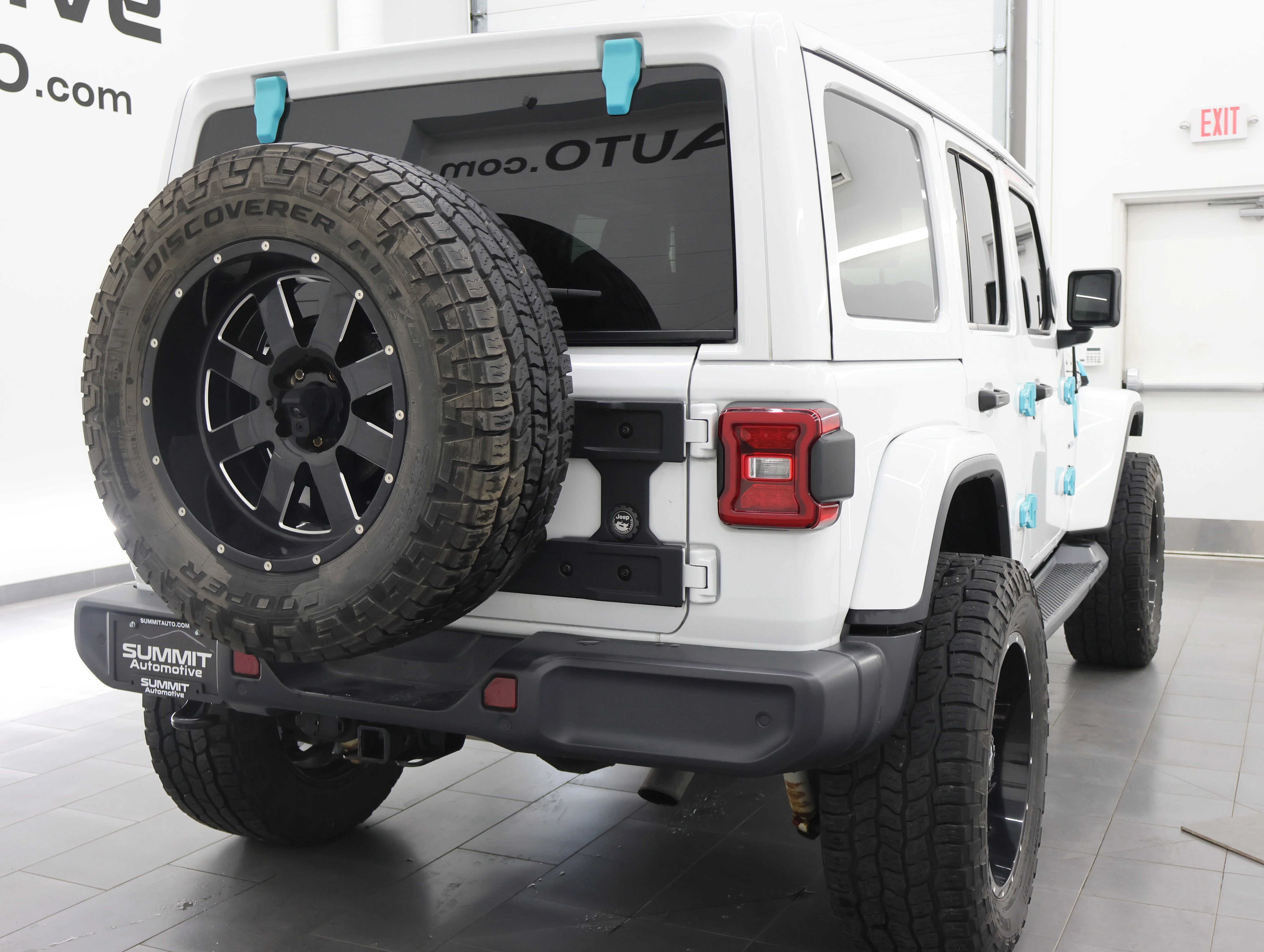 Used 2019 Bright White Clearcoat Jeep Unlimited Sahara image 4