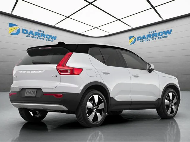 Used 2019 White Volvo R-Design image 3