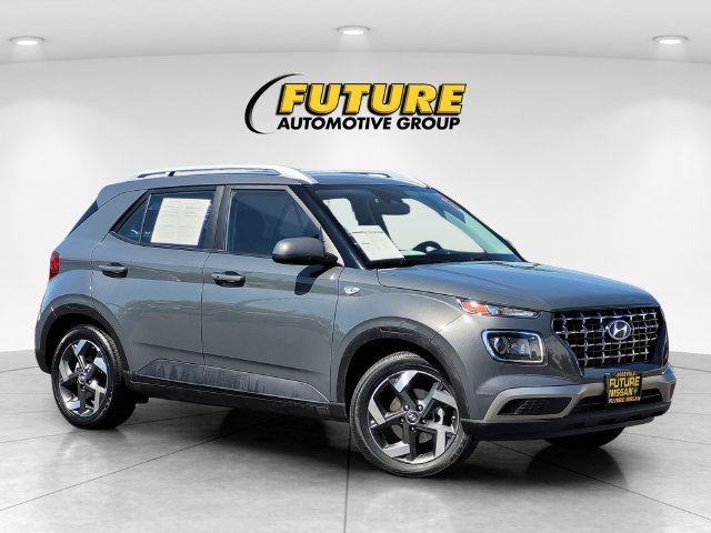 Used 2025 Gray Hyundai SEL image 1