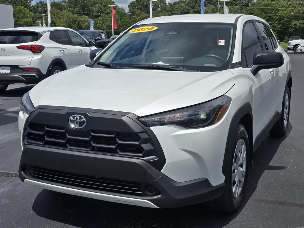 Used 2026 Off-white Toyota L image 3