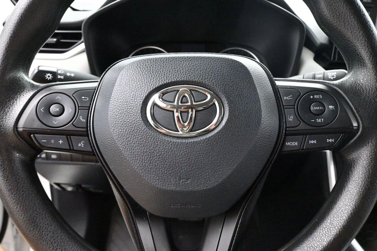 Used 2022 White Toyota XLE image 17