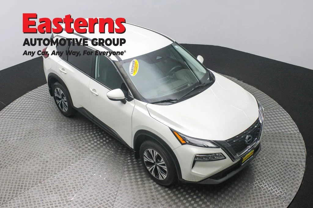 Used 2022 White Nissan SV image 3