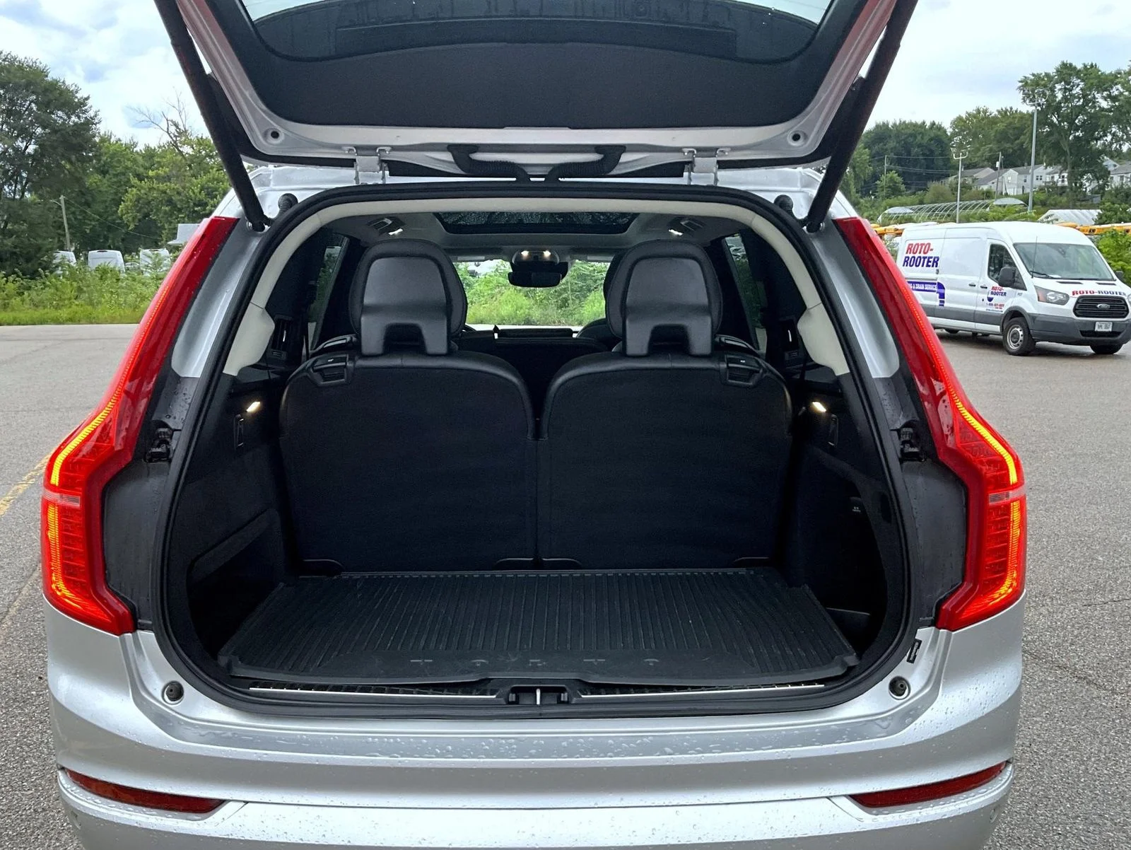 Used 2021 Silver Volvo T5 Momentum image 9