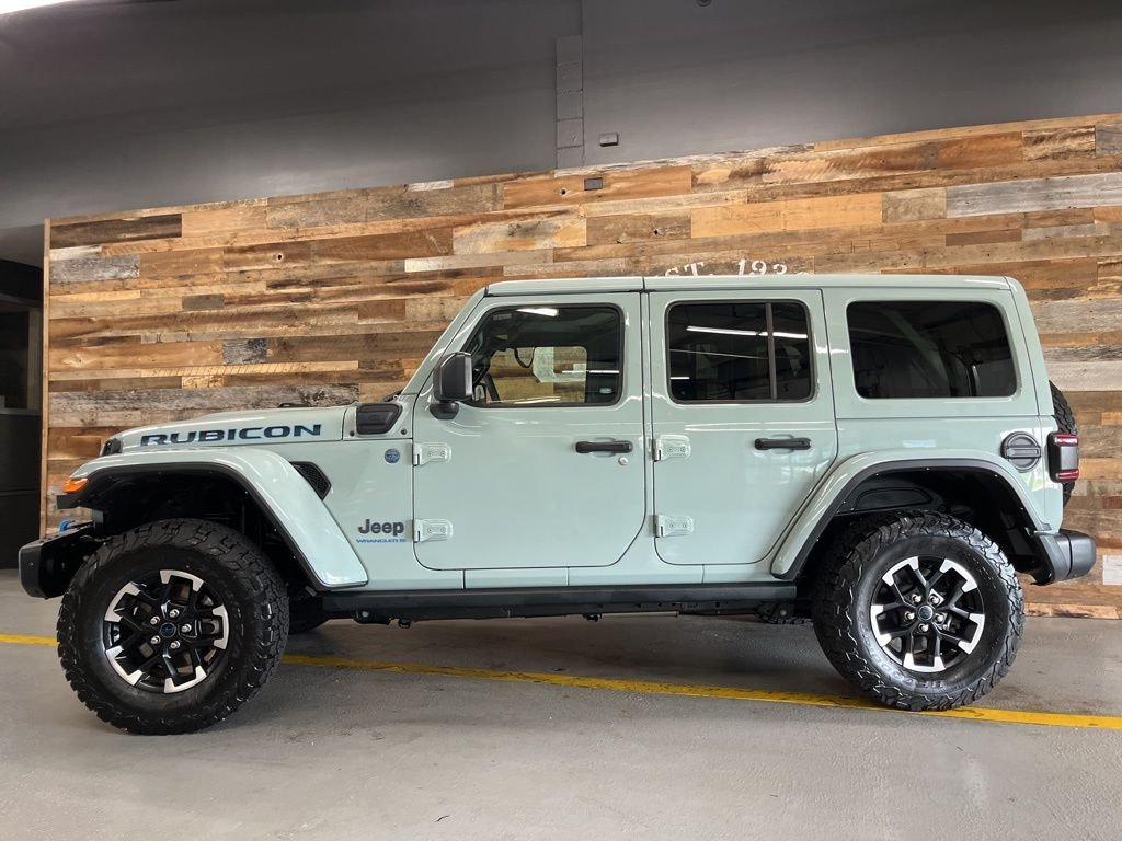 Used 2024 Earl Clearcoat Jeep Rubicon 4xe image 21