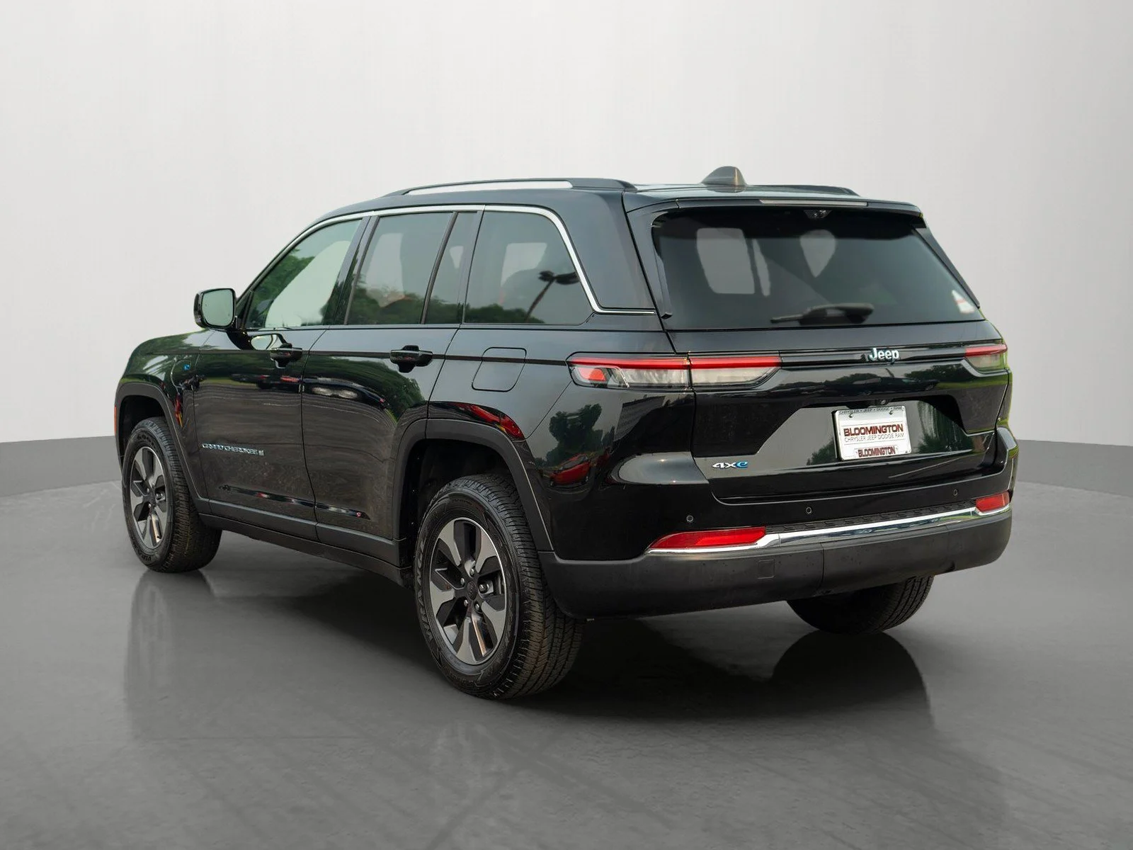 Used 2022 Diamond Black Crystal Pearlcoat Jeep 4xe image 5