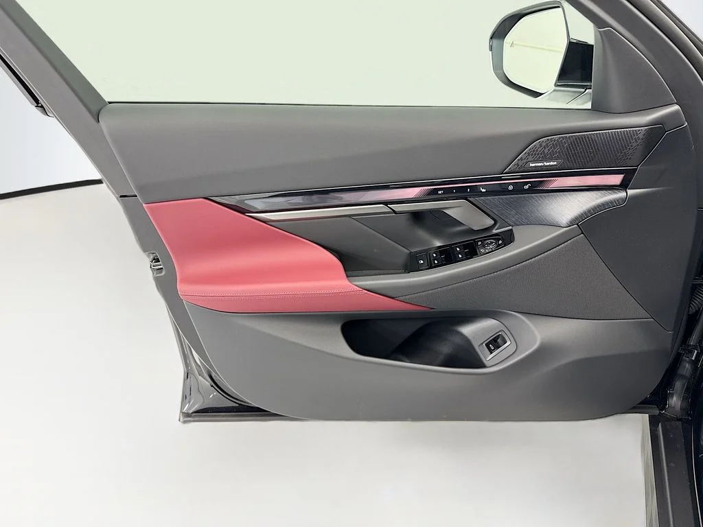 New 2027 Dk. BMW 530i image 23