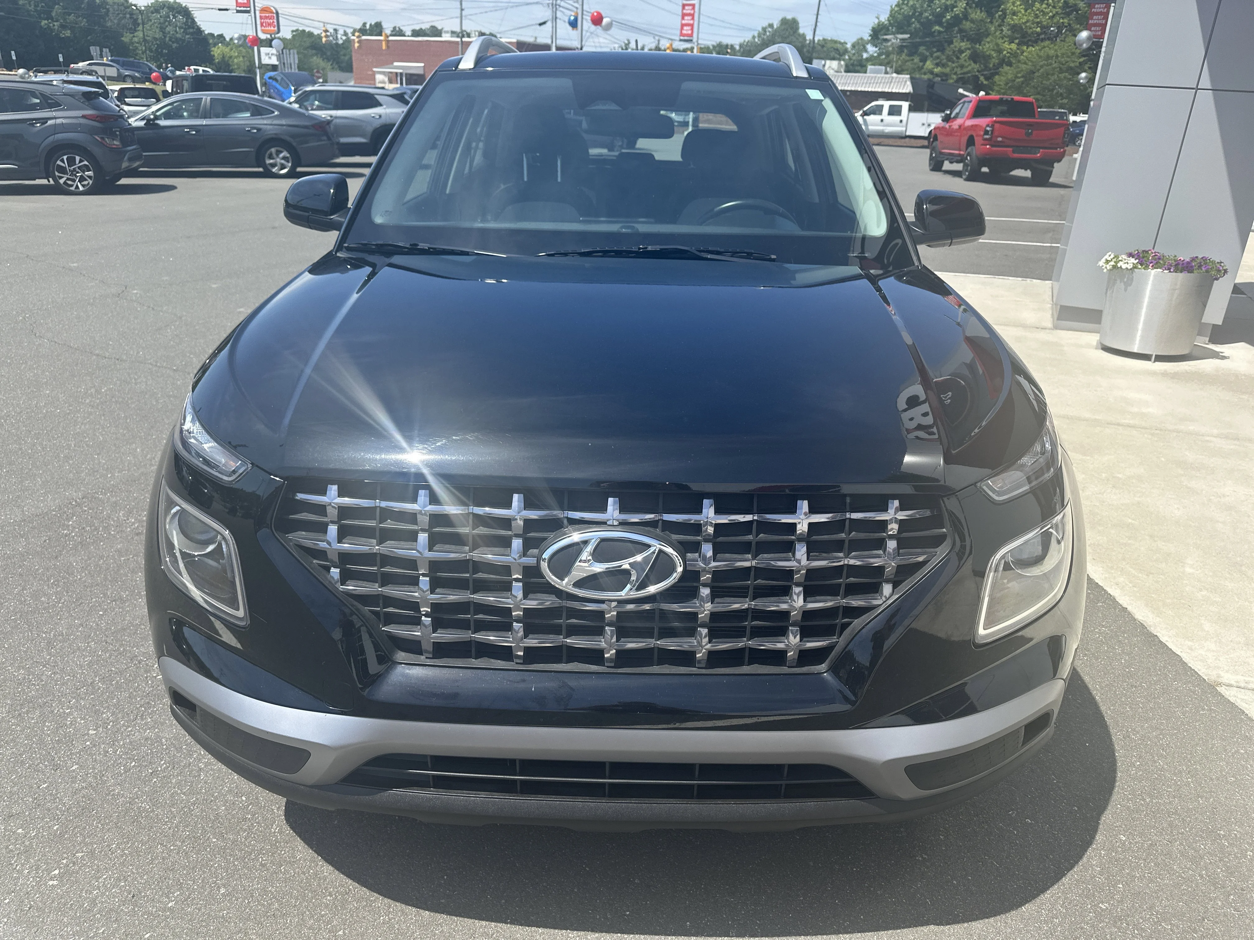 Used 2025 Onyx Black Hyundai SEL image 3