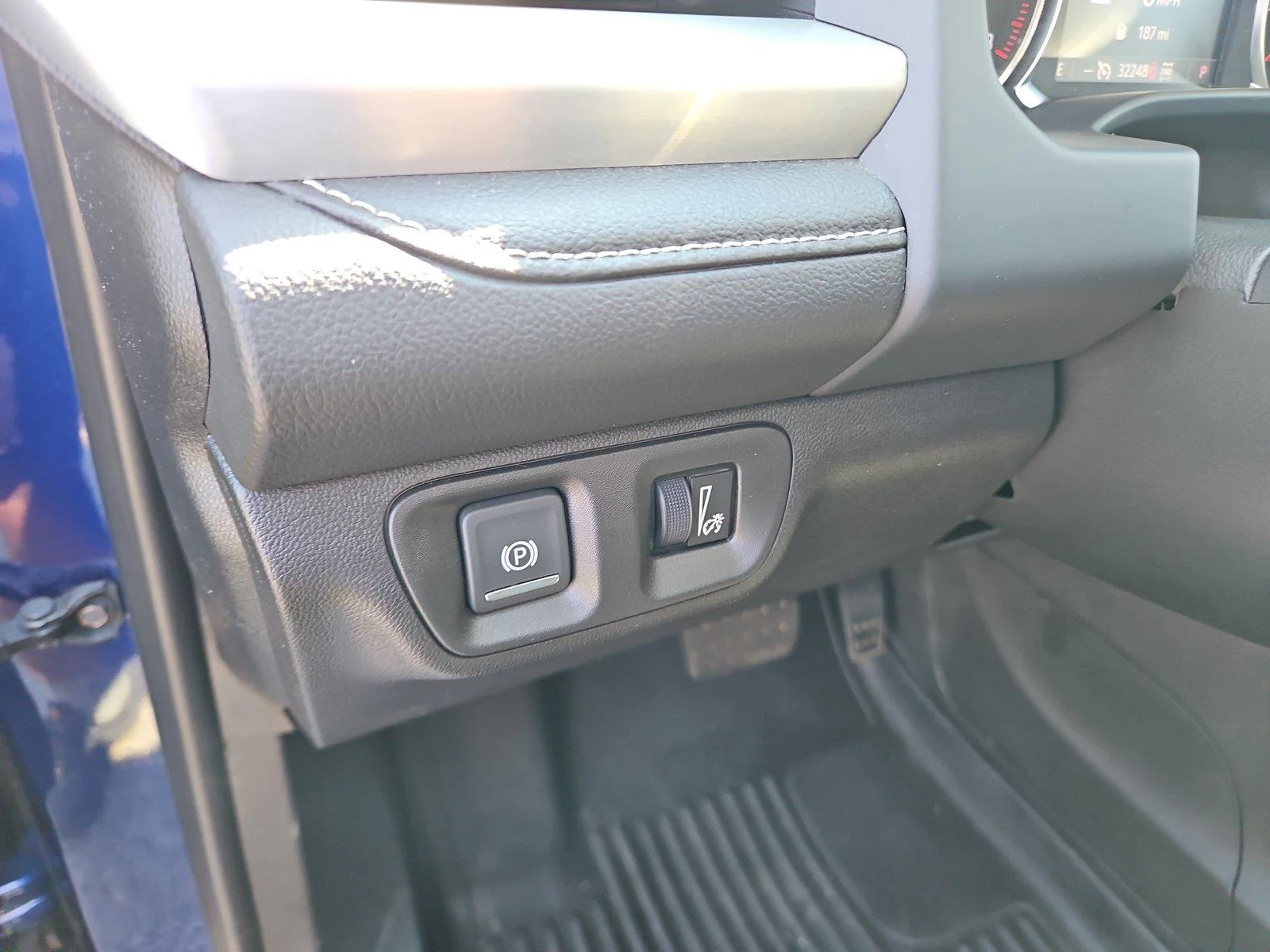 Used 2023 ULTRA BLUE METALLIC GMC SLT image 23