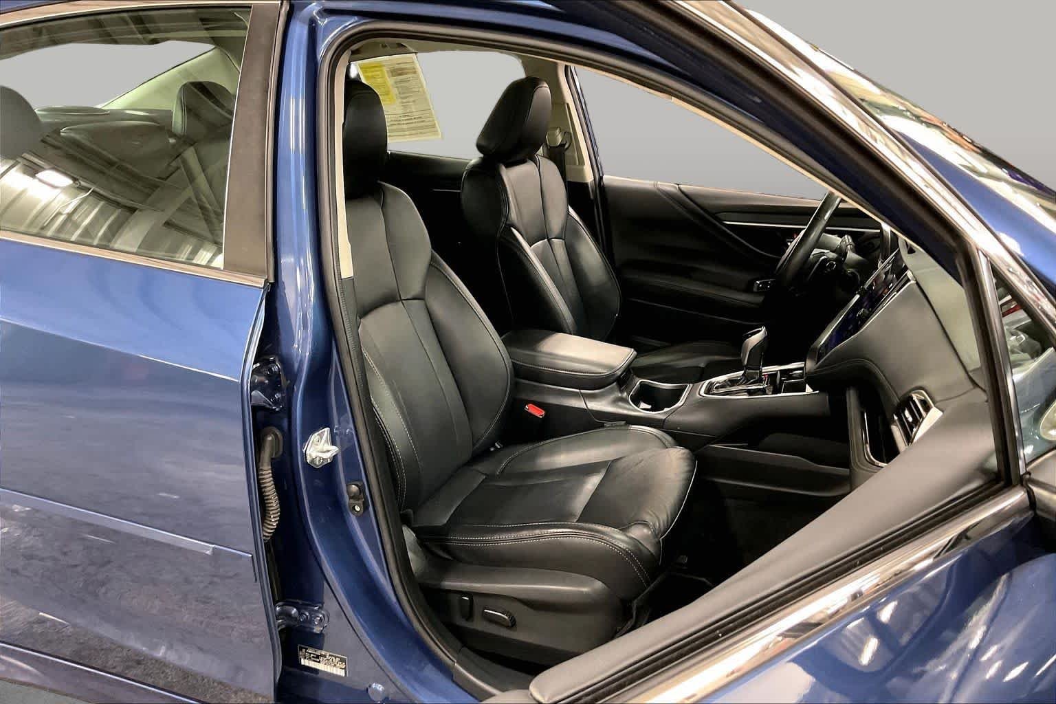 Used 2022 Abyss Blue Pearl Subaru Limited image 9
