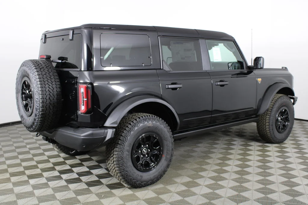 New 2026 Shadow Black Ford Badlands image 5