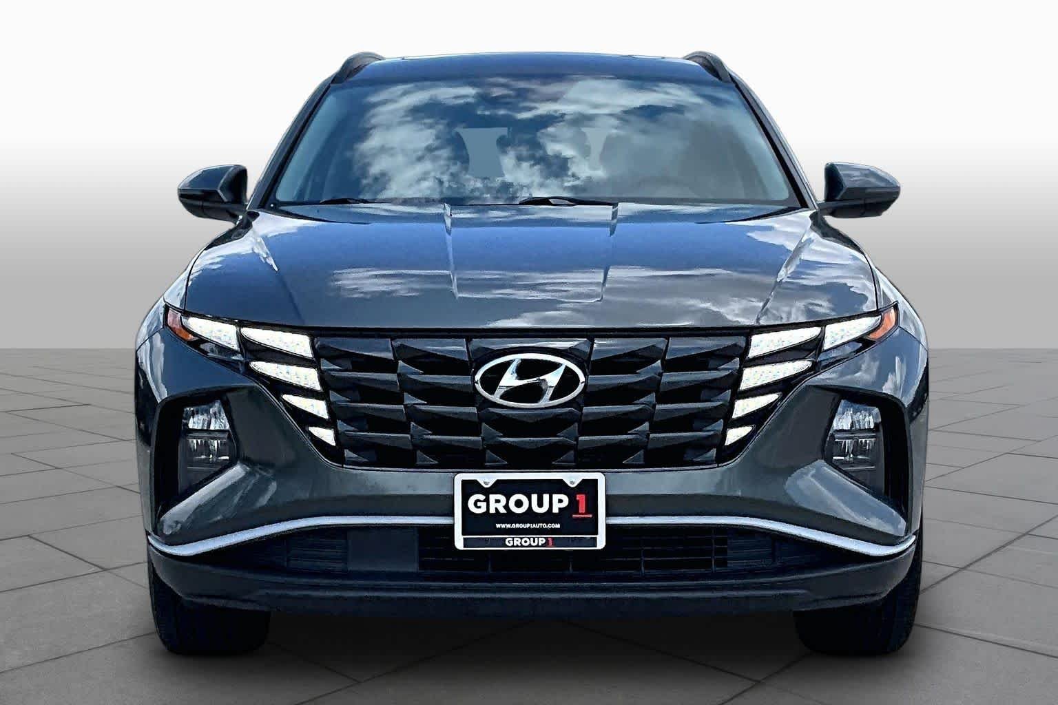 Used 2023 Amazon Gray Hyundai SEL image 4