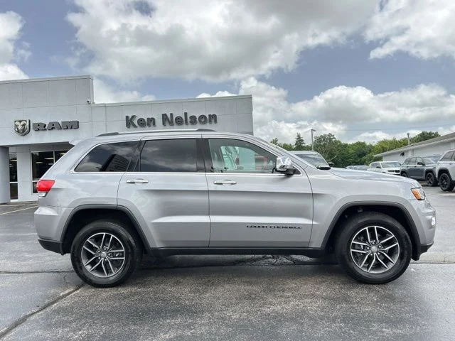 Used 2018 Silver Jeep Limited image 15