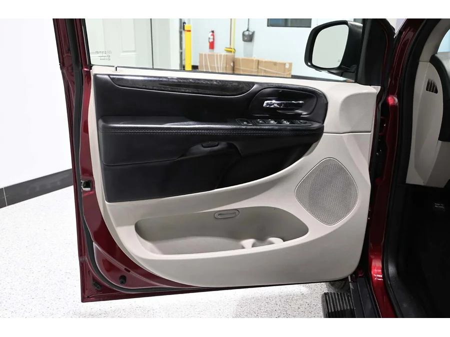 Used 2019 RED Dodge SE Handicap Mobility Van image 28