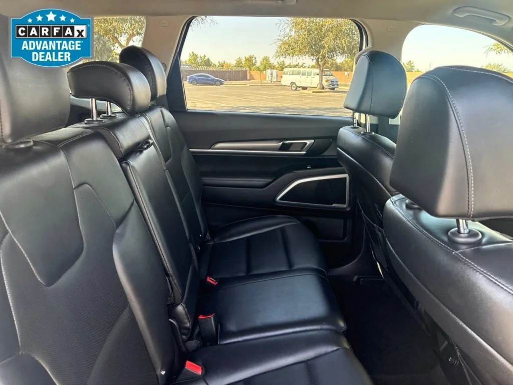 Used 2022 Glacial White P Kia LX image 25