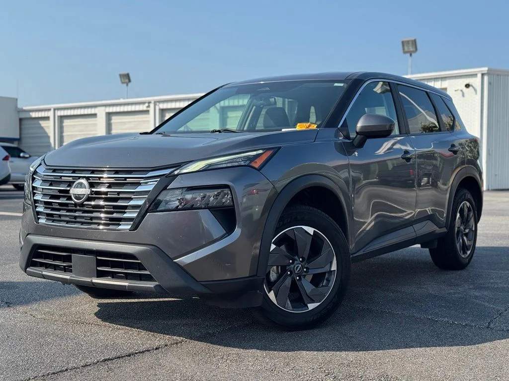 Used 2024 Gray Nissan SV image 6